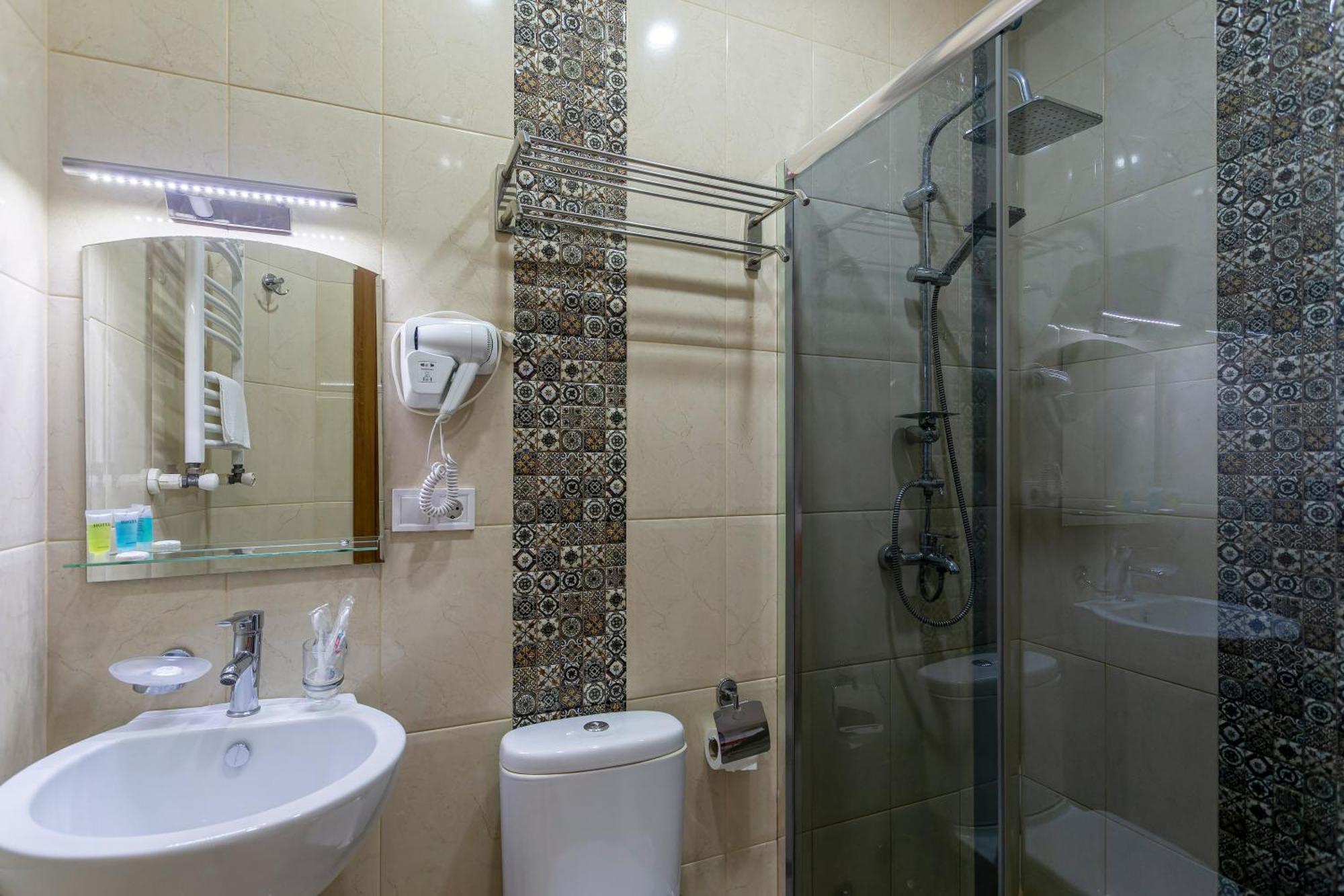 Hotel Middleton Tbilisi Exteriör bild